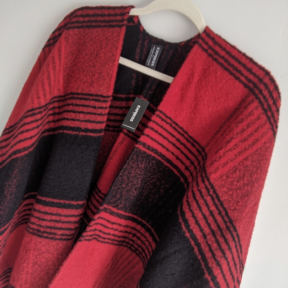 🌿EXPRESS PLAID PONCHO🌿 - Picture 7 of 7